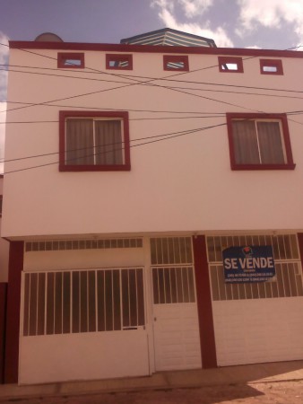 Casa en Miraflores Ocotlán, Tlax. (Privada Miguel Reyes Hernández Nª 1) 99.40 Mtrs.  2,237.80 mtrs Construcción. Sala, Comedor, Cocina (Integral) Ptio de Servicio, Bar, ½ baño, Cochera para dos Autos, 3 recamaras Con Closet, Cuarto de televisión, 2 baños.